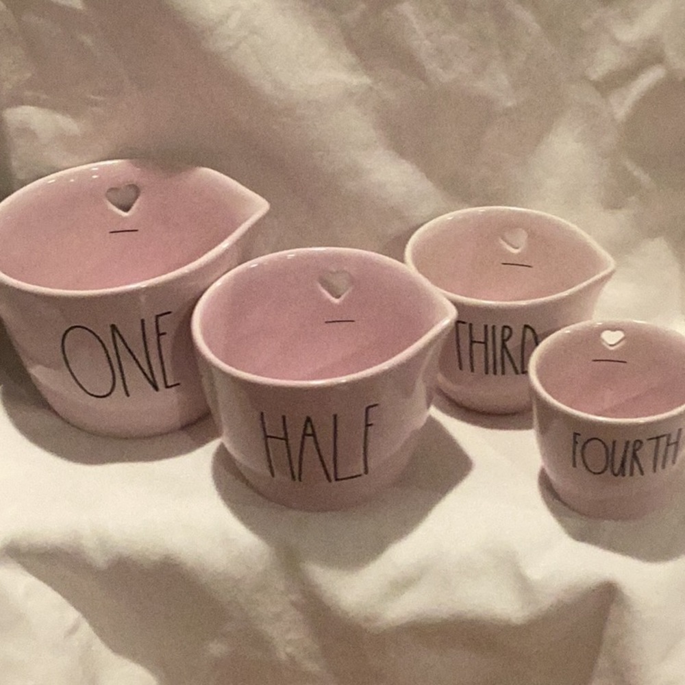 Rae Dunn Pink heart cutout measuring cups - Picture 2 of 8